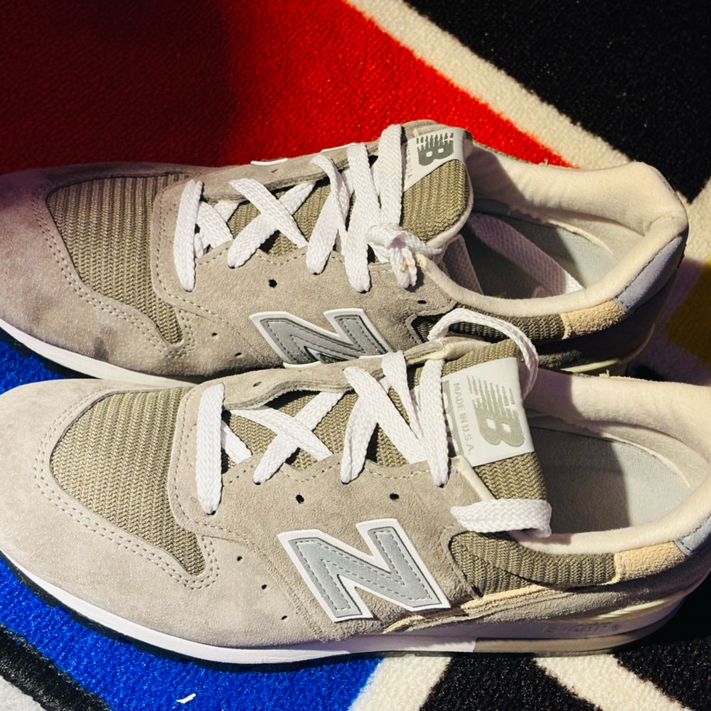 New Balance Men's Beige and White Sneakers